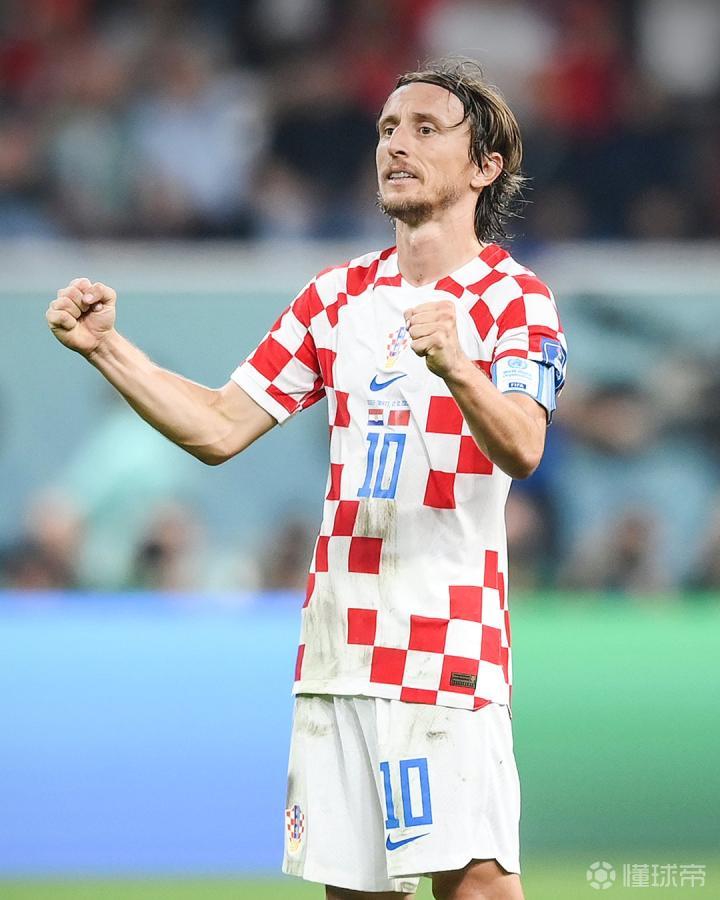 德转列巴甲最贵11人：罗克3500万领衔，多位欧洲豪门旧将入选（德转评选巴甲身价最高11人：罗克3500万居首，多名欧洲豪门旧将上榜）