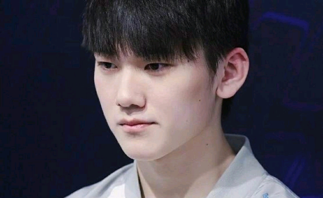 Xun ：对线都特别强，配合也都很好，所以会让我们赢游戏比较简单